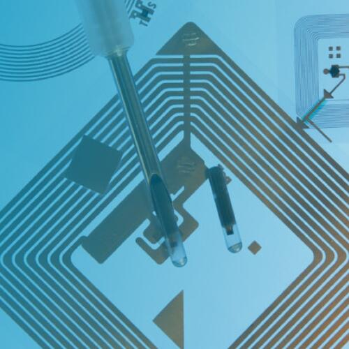 易于使用的 RFID 标签和编码实现最高的效率和可视化